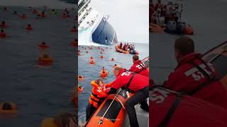 Download lagu Aksi Cepat Tim SAR di Tengah Kapal yang Hampir Tenggelam #shorts #ship mp3