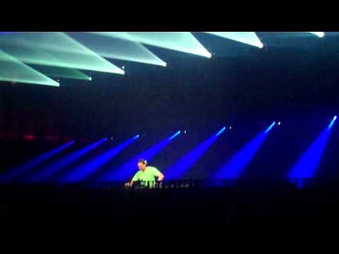 Tiesto playing In My Mind (Axwell Remix) LIVE