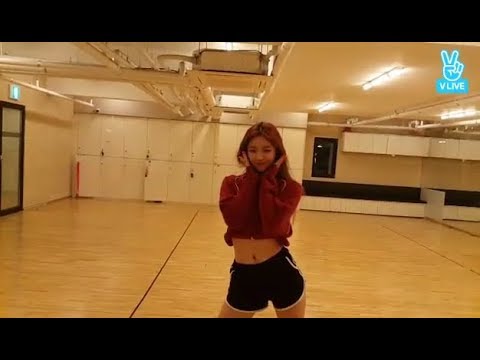 DIA's Eunjin dances to Sunmi's Gashina and Hyuna's Babe
