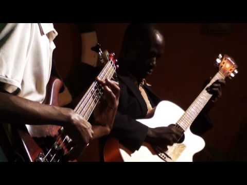 Salif Diarra - Café Concert à l'Institut Français - Ouagadougou - Burkina Faso - Morceau 1