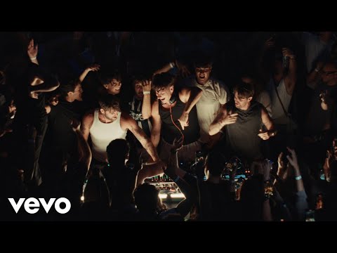 BUNT., The Chainsmokers, Izzy Bizu - Spaces (Official Video)