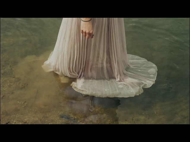 Vídeo relacionado con Before the Rain Falls: A Novel