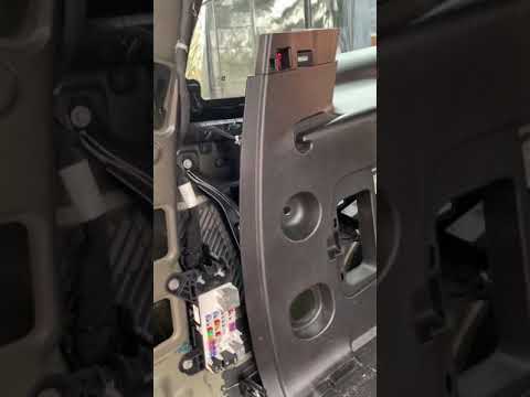 How to Remove Cadillac Escalade Tail Lamp