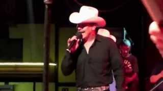 Los Invasores De Nuevo Leon Con Oscar Ivan Trevino De Duelo-En El Ultimo Rincon (En Vivo)