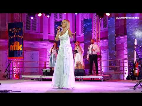 MIK 2022. Karin Kuljanić izvodi pobjedničku pjesmu na finalnoj večeri u Rijeci