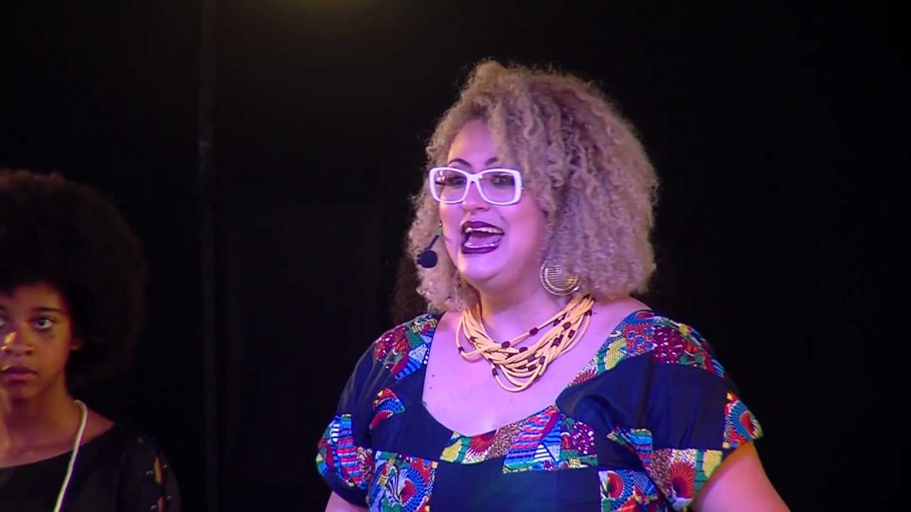 Ressignificando a história e a cultura negra em sala de aula | Larisse Moraes | TEDxLaçador