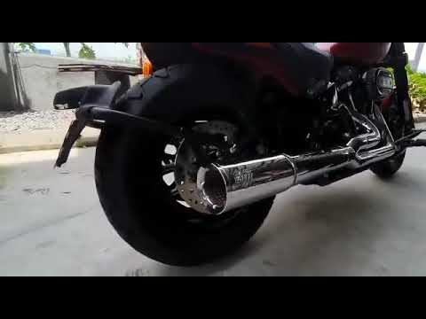VANCE & HINES 2-Into-1 Pro Pipe Full System on a Softail Fatbob114