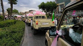 Teheraner Massenhochzeit macht Militärfahrzeuge zu Brautautos