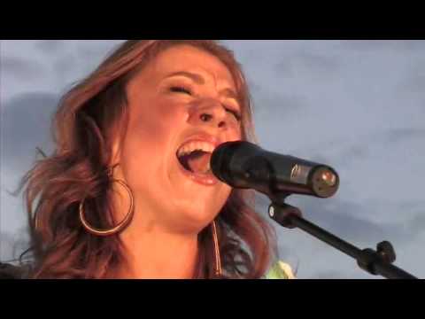 Q-Beach House - Sunset Concert: Natalia