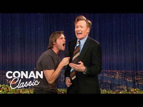 吉姆-凱瑞努力演唱 "寂靜的夜晚"--"柯南-奧布萊恩深夜"。 (Jim Carrey Struggles To Sing "Silent Night" - "Late Night With Conan O'Brien")