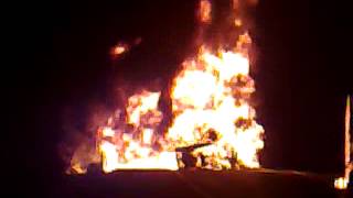 preview picture of video 'Truck fire Pacific Hwy Kundabung 2007'