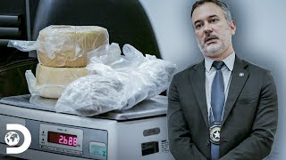 Apreensão de itens proibidos em bagagens | Aeroporto - Área Restrita | Discovery Brasil