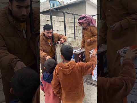 هاوي والكراتين مال الجبس وكعو واني ما ادري بيهم