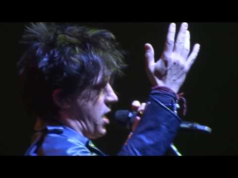 Videoclip de Crash Me (Live) — Indochine