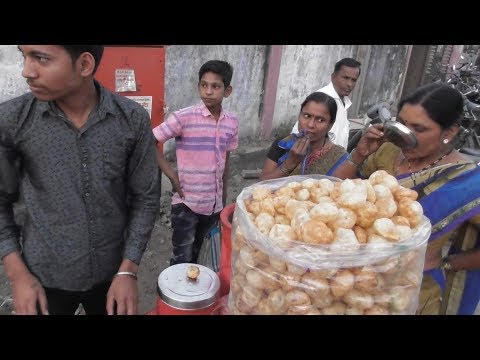 Young Man Selling Panipuri - 6 piece @ 10 rs - Most Common Street Food in India
