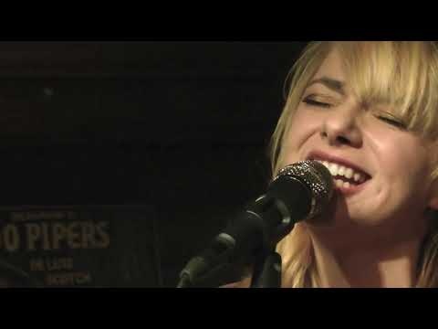 JET AIRLINER GIRLS WITH GUITARS