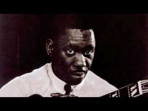 download lagu mp3 mp4 Moonbeams And Polkadots, download lagu Moonbeams And Polkadots gratis, unduh video klip Moonbeams And Polkadots