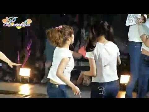 SNSD Concert- Sunny teasing Seohyun @ Shanghai (100417)