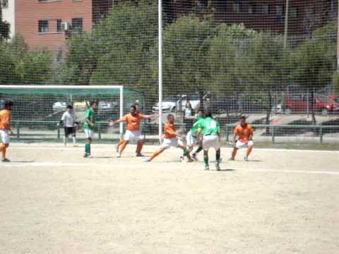 87 minutos, Cristian envía el balón al larguero, ocasión del spartac