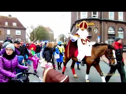Sinterklaas reitet durch Emder Innenstadt  Nikolaus zu Pferd Santa riding his horse East Frisia