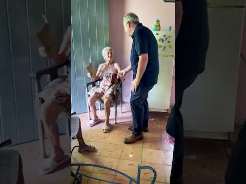 Mike Hammer visita Villa Clara y agradece a Cáritas por distribuir ayuda humanitaria de EEUU