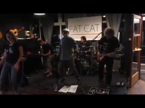Fat Cat - Kapela Fat Cat v Queen coctail café baru Marína Hodonín