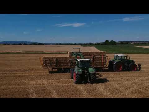 Fendt tractor loading square bales of straw - short video