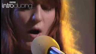 Florence and the Machine - Kiss with a fist (Live BBC Introducing)