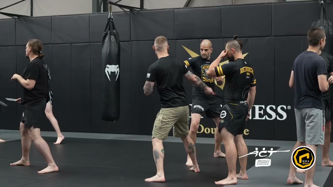 Plzeň | Seminář Armed Combat and Tactics v Reinders MMA Plzeň