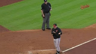 BAL@HOU: Showalter tossed for arguing balls, strikes