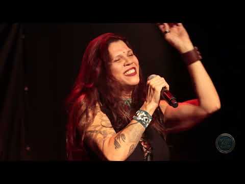 Blues Boy Band e Claudia Sette – “Amor Vazio” (Celso Blues Boy) [Ao Vivo no Teatro Brigitte Blair]