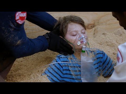 The child swallowed by sand!