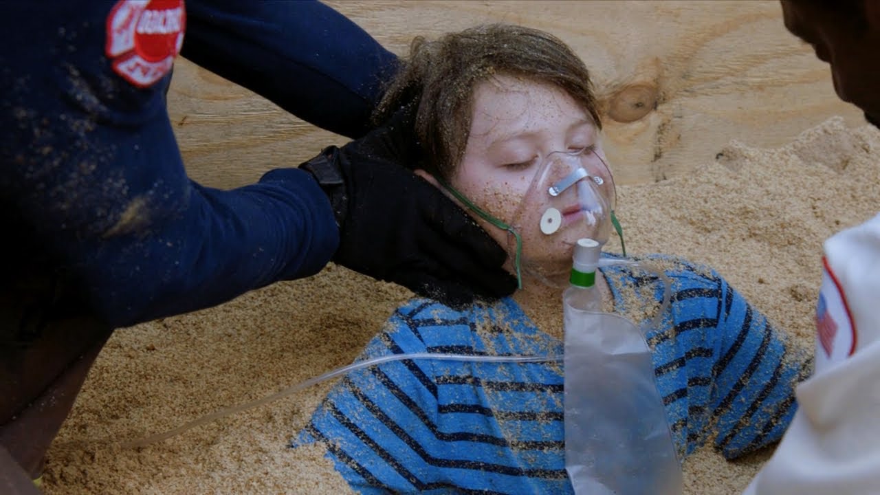 The child swallowed by sand!