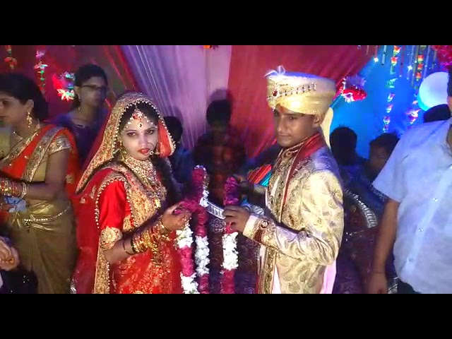 Ouch! When an Indian bride slapped a man who lifted her during varmala ceremony – Watch viral video 