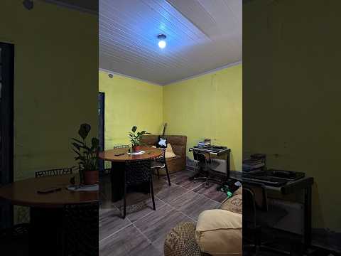 Casa com 2 Quartos em  Meio Lote de 64 m² | A Menos de 20 m da Parada de Ônibus