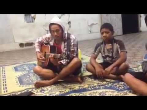 Faka'anaua e tamaio'eiki ki he'ene tamai neongo e vamama'o