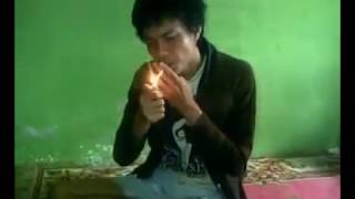 MUST WATCH Pinoy Singing SHE&#39;S GONE by STEEL HEART while sitting and having a smoke
