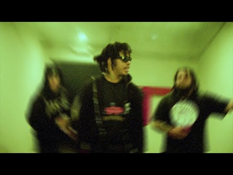 Zelly Ocho - Outside