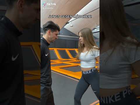 🔴 JUNGS VS MÄDCHEN mit @Itsmisabell​ ! Wer turnt besser? / Short #5