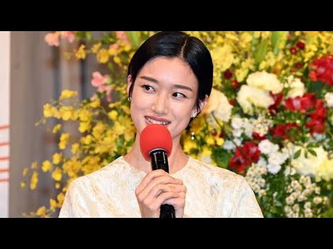 河合優実『ポリティカルパン』で異変？八重歯が消えたと話題に…「違う人に見える」😳河合優実 #ポリティカルパン #石原さとみ #八重歯 #歯並び #女優 #芸能ニュース #ドラマ #フジテレビ #話題