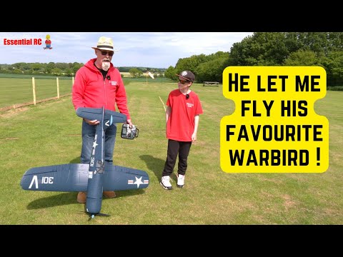 He let me fly his favourite RC warbird ! FMS 1.4 metre F4U Corsair
