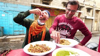 Lahore STREET FOOD on TEMPLE ROAD!! Dal Channa, Scramble & Paan | Lahore, Pakistan