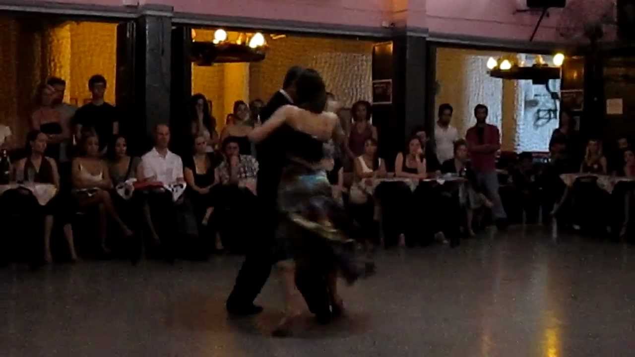 LAURA MELO Y RICARDO BARRIOS - EXHIBICION DE TANGO EN EL MOTIVO TANGO - VILLA MALCOLM