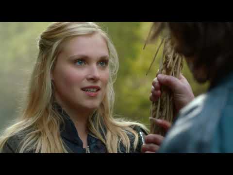 The 100 S01E01 - Jasper gets speared