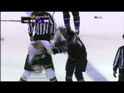 Eric Nystrom vs Wayne Simmonds Dec 11, 2010