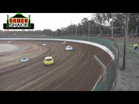 Junior Sedans - Heat 3 - Eddie Hughes Memorial - Maryborough Speedway - 11.10.14