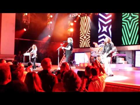 Don Felder + Foreigner + Styx - "Fooling Yourself (The Angry Young Man)" live