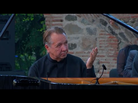 Mikhail Pletnev ~ Schumann Piano Concerto, op. 54 ~ 2021