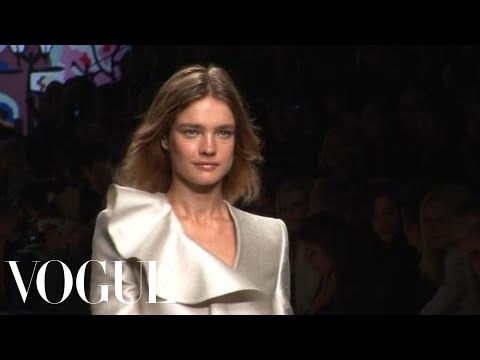 Fashion Show - Stella McCartney: Spring 2010 Ready-to-Wear