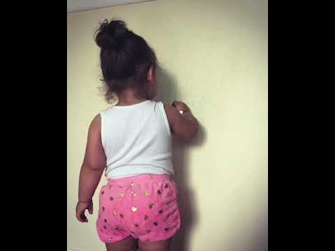 KUCNA DEVOJCICA-PISANJE PO ZIDU